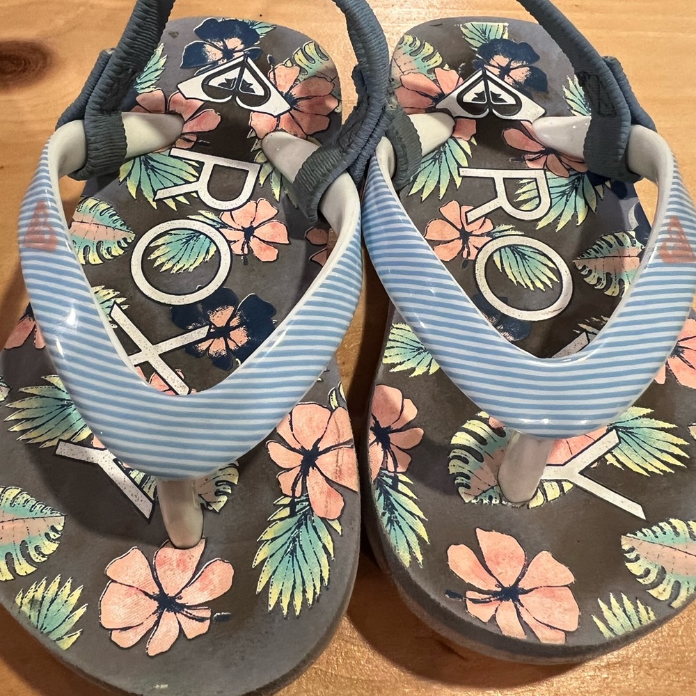 Roxy toddler girls flip flops size 4/5